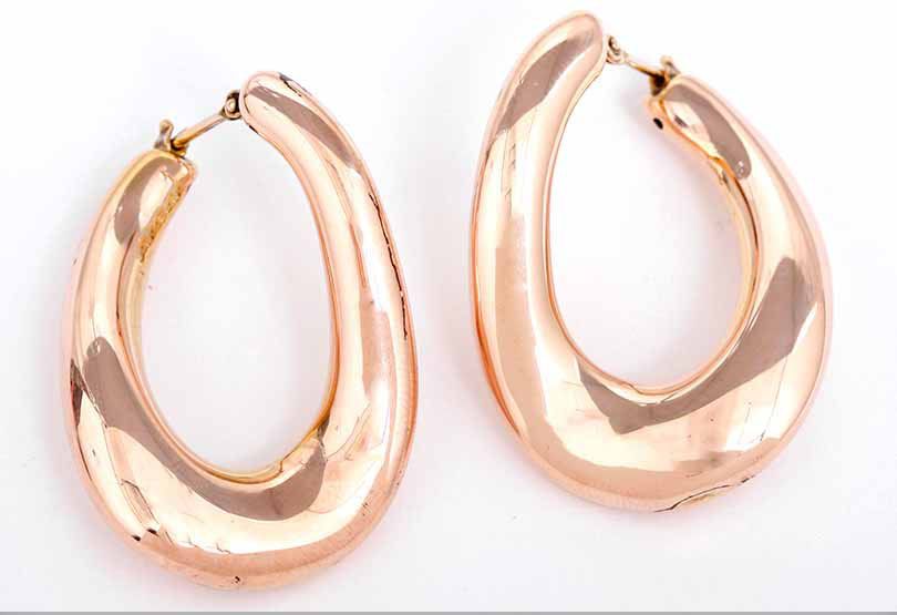 gold wavy hoop earrings